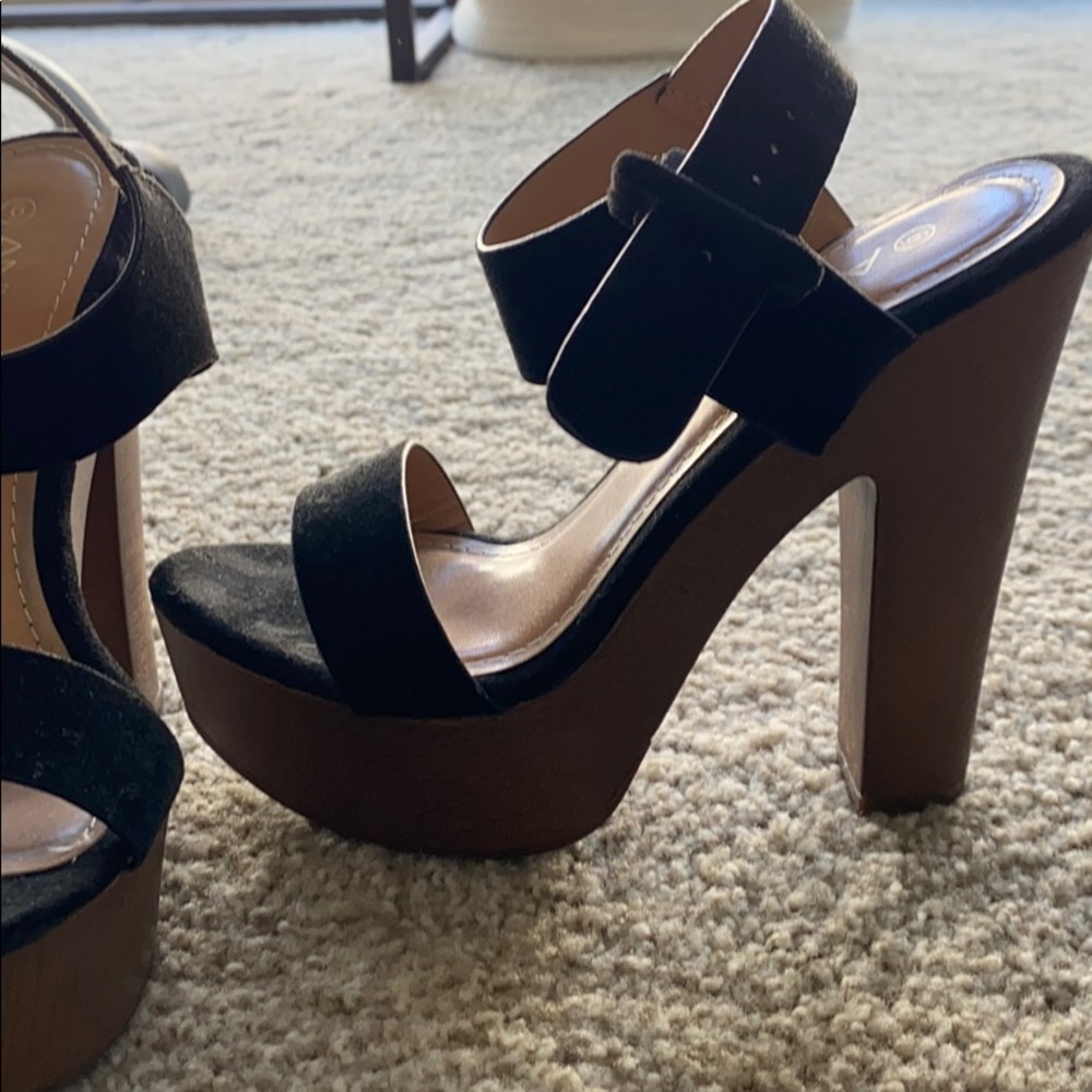 Black heels - Picture 2 of 3